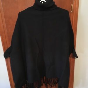 Turtleneck poncho fringed sweather